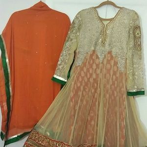 Pakistani/indian 3 piece shalwar kameez( churidar)